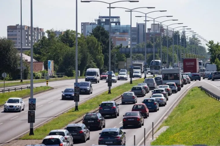 KOLAPS NA ZAGREBAČKIM CESTAMA: Radovi i prometne nesreće uzrokovali velike gužve