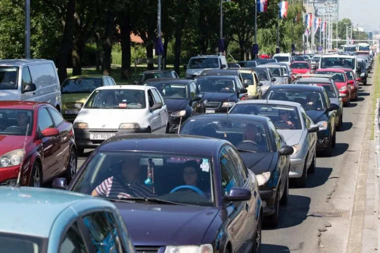 KOLAPS NA ZAGREBAČKIM CESTAMA: Radovi i prometne nesreće uzrokovali velike gužve