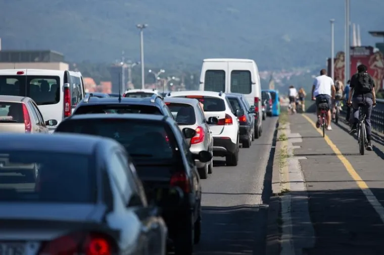 KOLAPS NA ZAGREBAČKIM CESTAMA: Radovi i prometne nesreće uzrokovali velike gužve