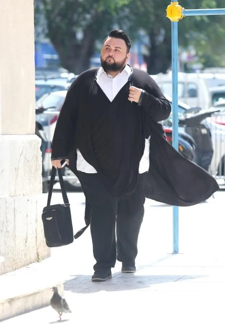 ČOVJEK U CRNOM: Jacques zanimljivom modnom kombinacijom privlačio pozornost &Scaron;ibenčana