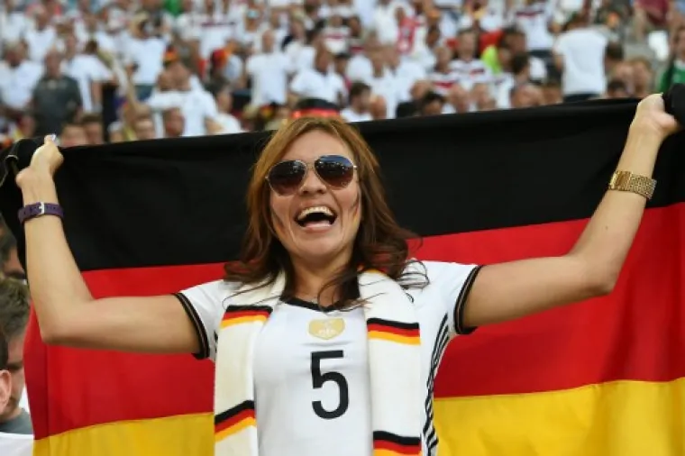 LJUBAV I NOGOMET ITEKAKO IDU ZAJEDNO! Ljetna noć koju ćemo jo&scaron; dugo pamtiti