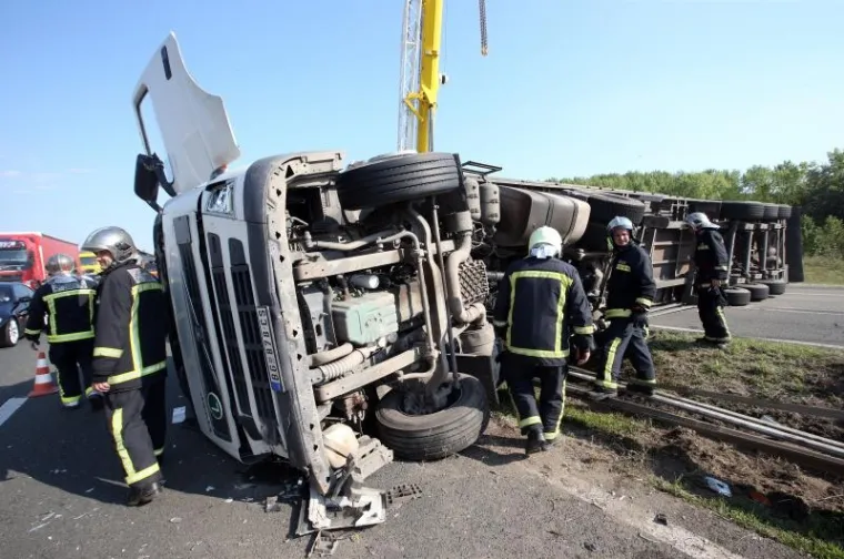 DRAMA NA ZAGREBAČKOJ OBILAZNICI: Pogledajte kako je kamionska grdosija blokirala promet i uzrokovala gužvu