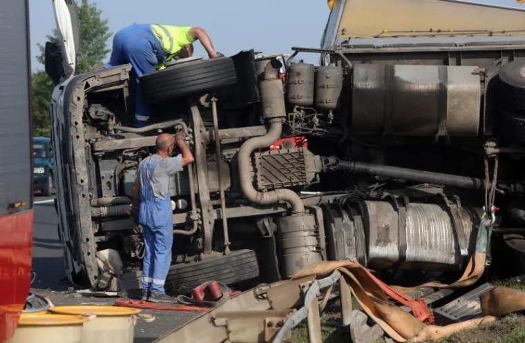 DRAMA NA ZAGREBAČKOJ OBILAZNICI: Pogledajte kako je kamionska grdosija blokirala promet i uzrokovala gužvu