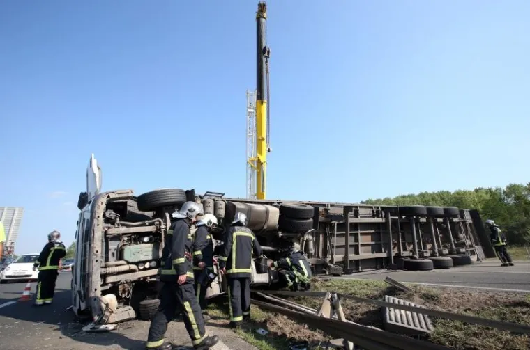 DRAMA NA ZAGREBAČKOJ OBILAZNICI: Pogledajte kako je kamionska grdosija blokirala promet i uzrokovala gužvu