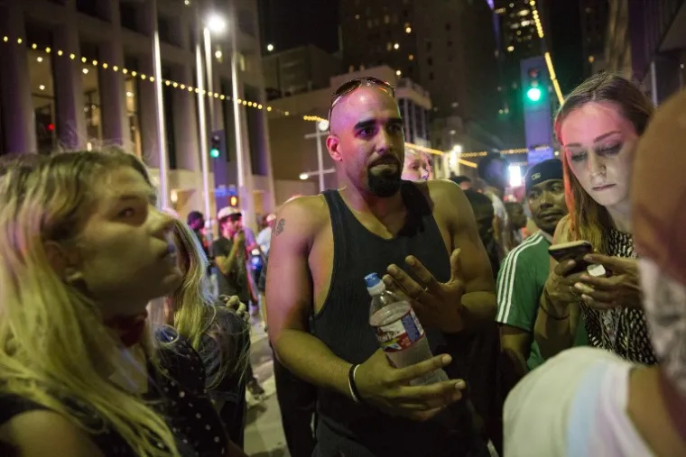 KAOS U DALLASU: Hicima iz snajpera ubijena četvorica policajaca, sedmero ih ranjeno