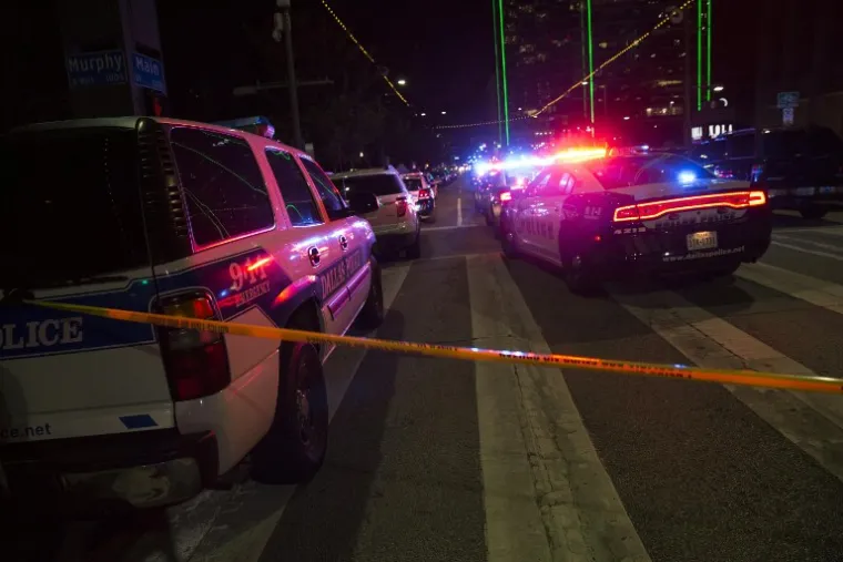 KAOS U DALLASU: Hicima iz snajpera ubijena četvorica policajaca, sedmero ih ranjeno