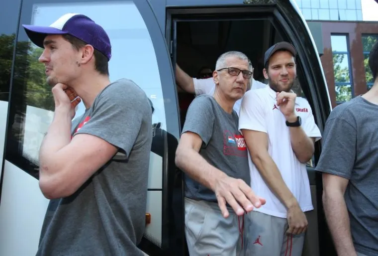 FE&Scaron;TA U ZAGREBU: Ko&scaron;arka&scaron;i u euforičnom raspoloženju dočekali povratak u Hrvatsku