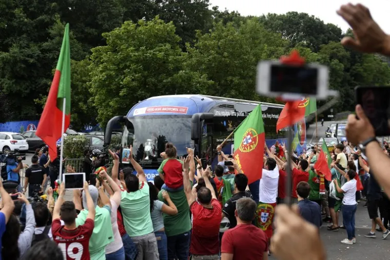 PORTUGAL DOČEKAO EUROPSKE PRVAKE: Pogledajte dolazak Portugalaca na slavlje koje će dugo trajati