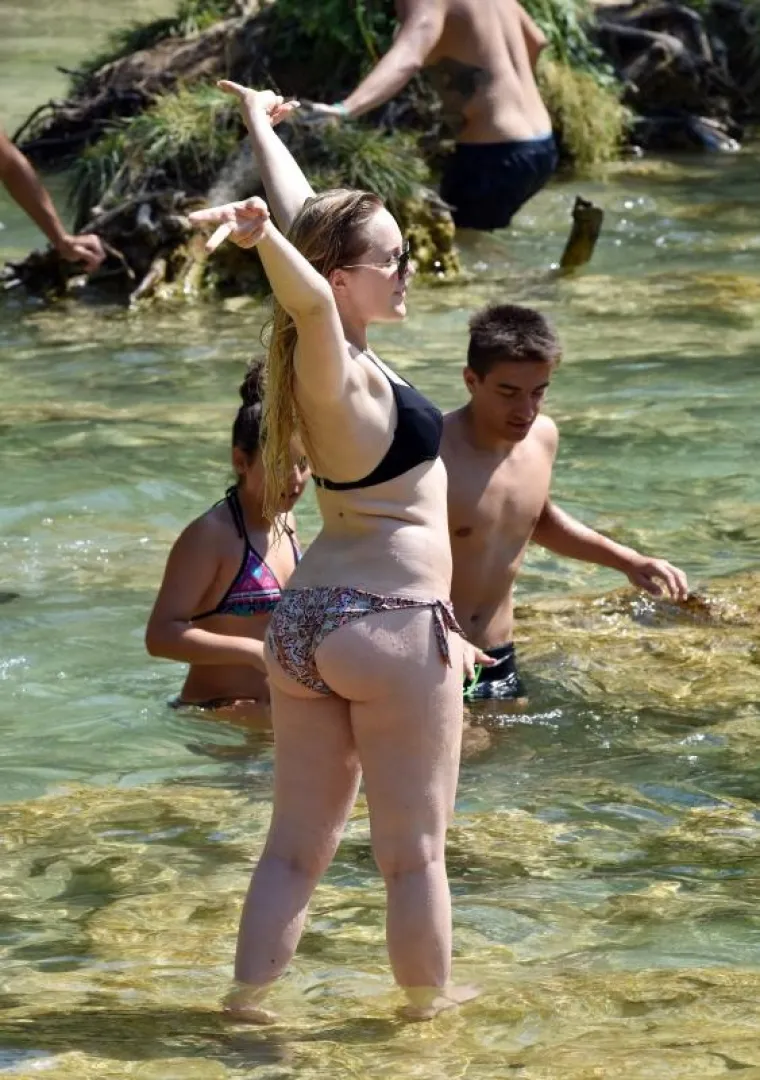 LJEPOTICE NA SLAPOVIMA KRKE: Tražile su spas od nesnosnih vrućina...