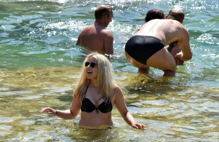 LJEPOTICE NA SLAPOVIMA KRKE: Tražile su spas od nesnosnih vrućina...