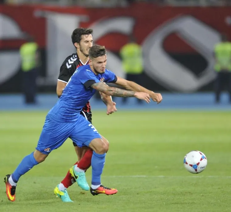 OSJETITE DJELIĆ ATMOSFERE IZ SKOPLJA: Ovako je izgledala borba Vardara i Dinama za Ligu prvaka