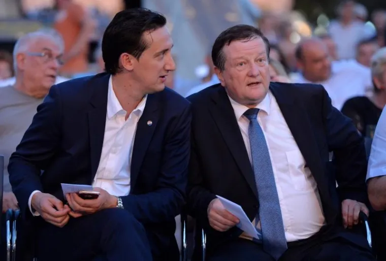 POLITIČKA ELITA NA OPERI: Svi su gledali u Božu Petrova i njegovu lijepu suprugu Ma&scaron;u