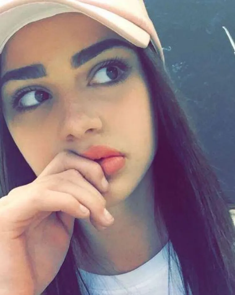 DUCKFACE JE STVAR PROŠLOSTI! Ovo je nova hit poza za selfie i skroz je bizarna