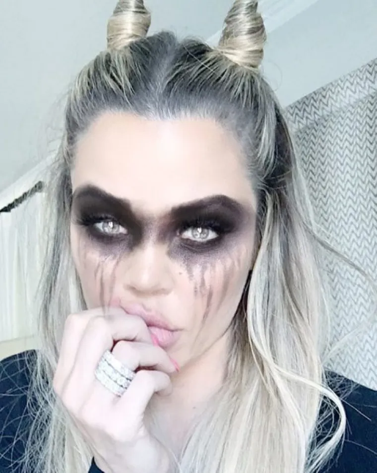 DUCKFACE JE STVAR PROŠLOSTI! Ovo je nova hit poza za selfie i skroz je bizarna