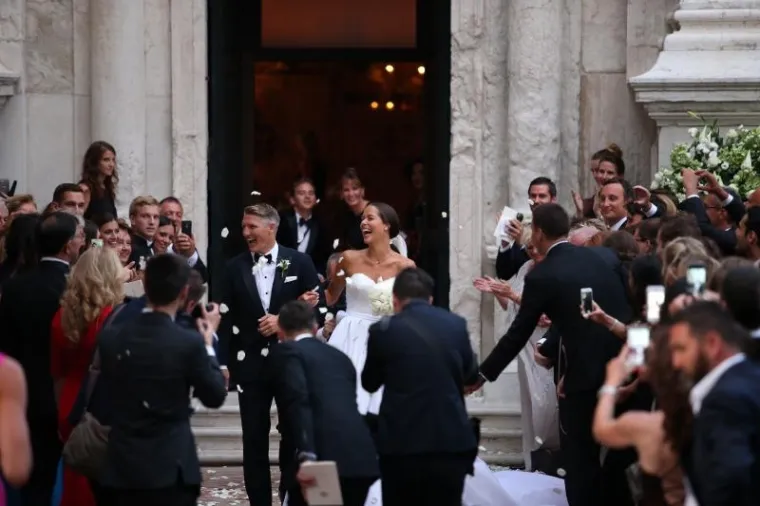 &Scaron;TO KAŽETE NA VJENČANICU? Ana Ivanović i Bastian Schweinsteiger izrekli sudbonosno 'da' u crkvi