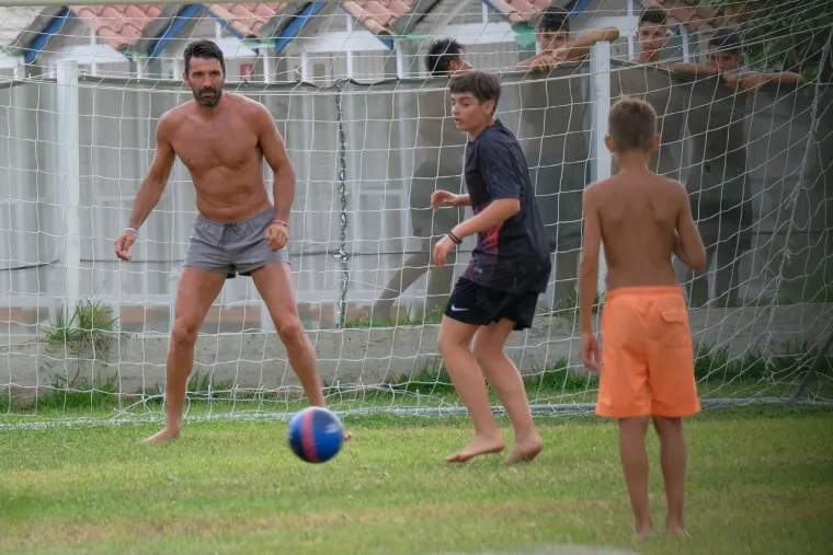Buffon zaigrao nogomet s klincima