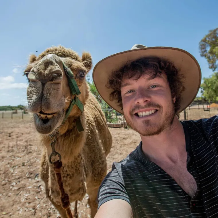 STVARNO JE HRABAR &Scaron;TO TAKO POZIRA SA ŽIVOTINJAMA: Trud mu se isplatio, rezultati su preslatki!
