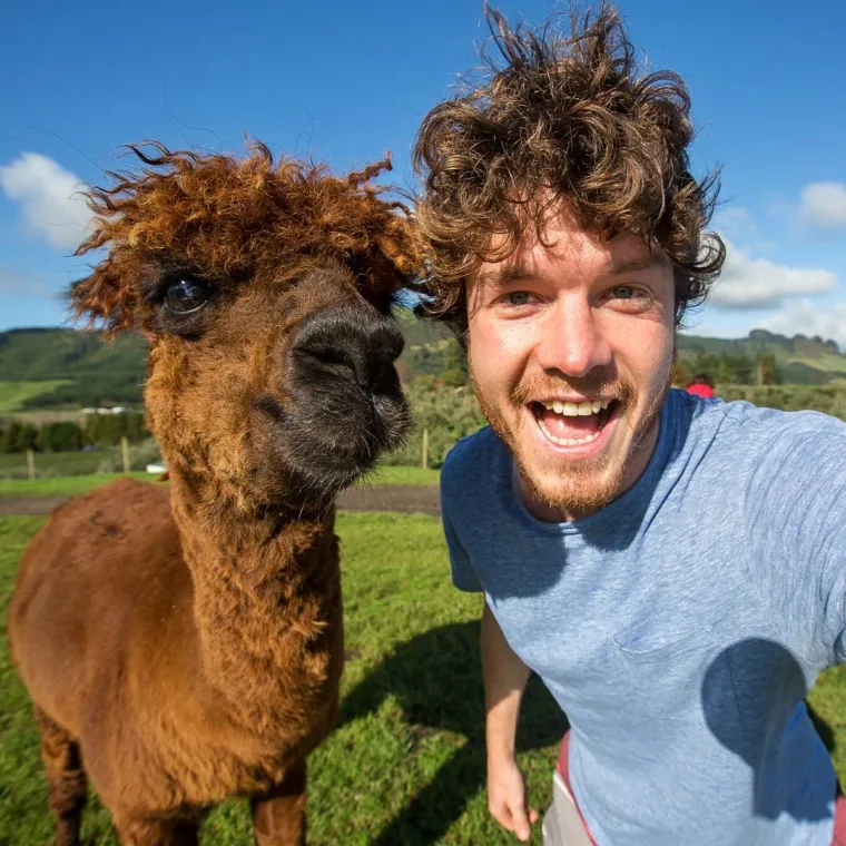 STVARNO JE HRABAR &Scaron;TO TAKO POZIRA SA ŽIVOTINJAMA: Trud mu se isplatio, rezultati su preslatki!