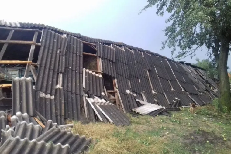 PRIZORI UŽASA U SLAVONIJI: Pogledajte kako je olujno nevrijeme uništilo kuće i prometnice