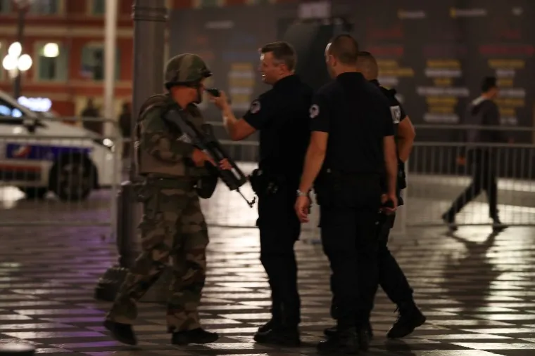 Policija i vojska na ulicama Nice nakon napada