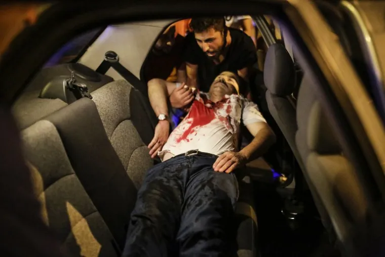 DRAMATIČNA NOĆ U TURSKOJ: Pogledajte scene nasilja iz Istanbula i Ankare koje su &scaron;okirale svijet