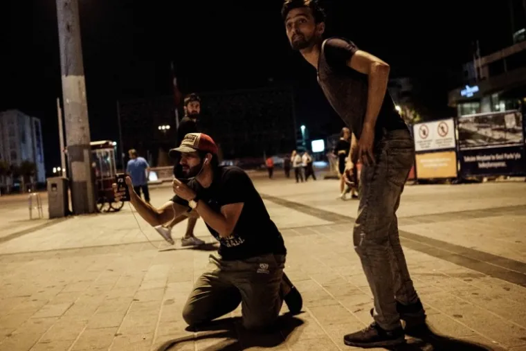 DRAMATIČNA NOĆ U TURSKOJ: Pogledajte scene nasilja iz Istanbula i Ankare koje su &scaron;okirale svijet