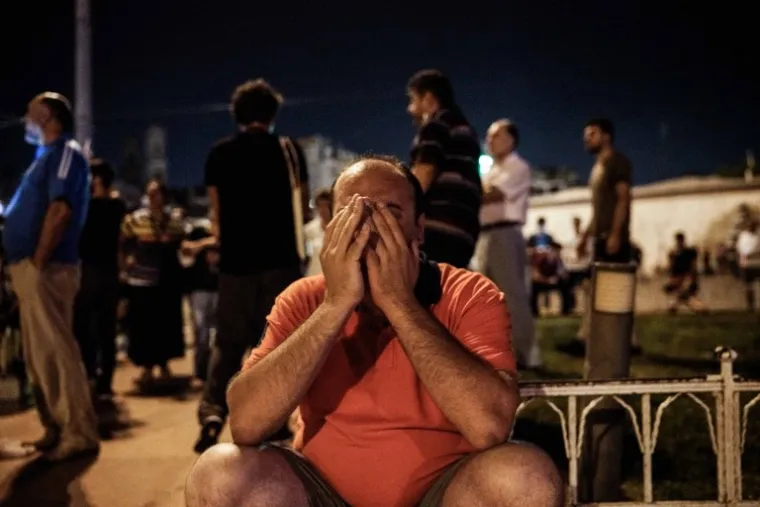 DRAMATIČNA NOĆ U TURSKOJ: Pogledajte scene nasilja iz Istanbula i Ankare koje su &scaron;okirale svijet