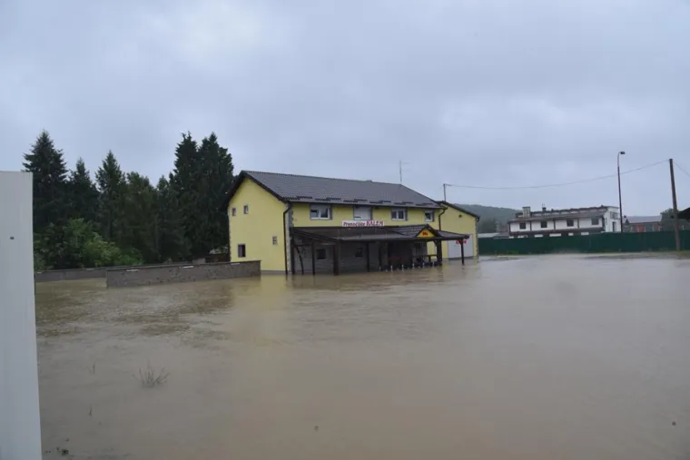 DRAMATIČNE FOTOGRAFIJE: Poplava u Na&scaron;icama nakon obilne ki&scaron;e
