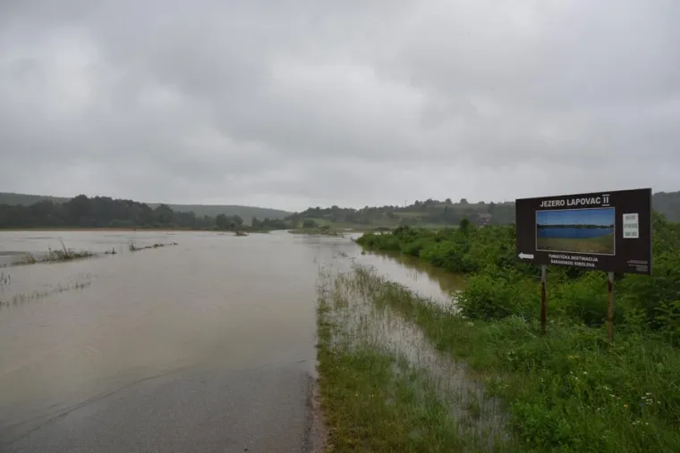 DRAMATIČNE FOTOGRAFIJE: Poplava u Na&scaron;icama nakon obilne ki&scaron;e