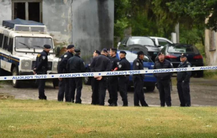 Jake snage policije uklonile pravaše i njihov šator