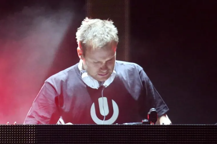 NAJVEĆI PARTY U EUROPI: Pogledajte kako je sinoć bilo na Ultri, polugole ljepotice okupirale su Poljud