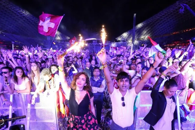 Partijaneri se zabavljaju na Ultri.