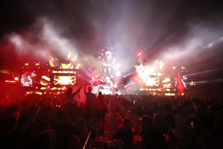 Pozornica na Poljudu noću