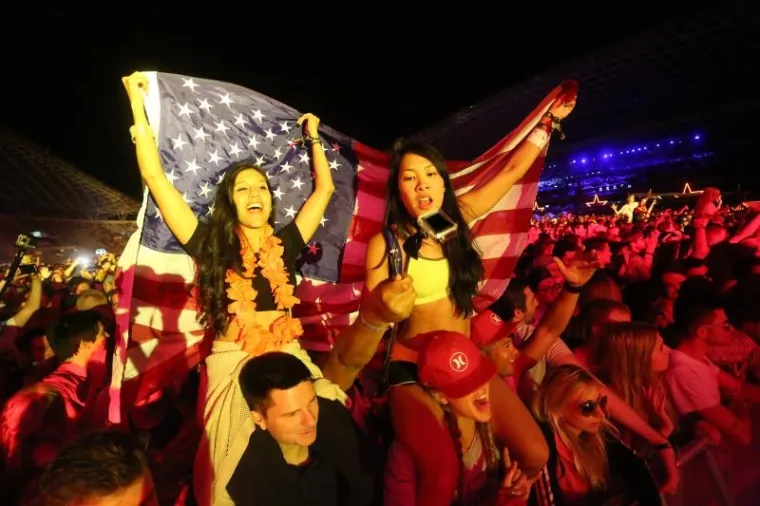 NAJVEĆI PARTY U EUROPI: Pogledajte kako je sinoć bilo na Ultri, polugole ljepotice okupirale su Poljud