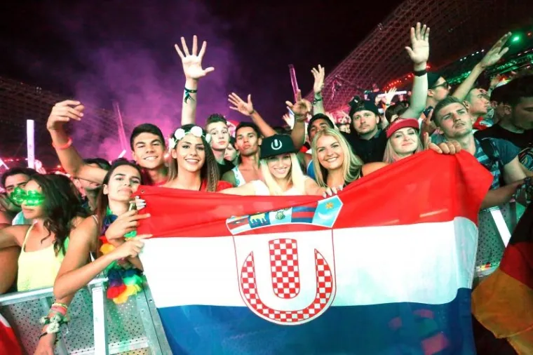 ULTRA ZATVORENA SPEKTAKULARNIM VATROMETOM: Ovako je izgledala zadnja večer velikog partyja u Splitu