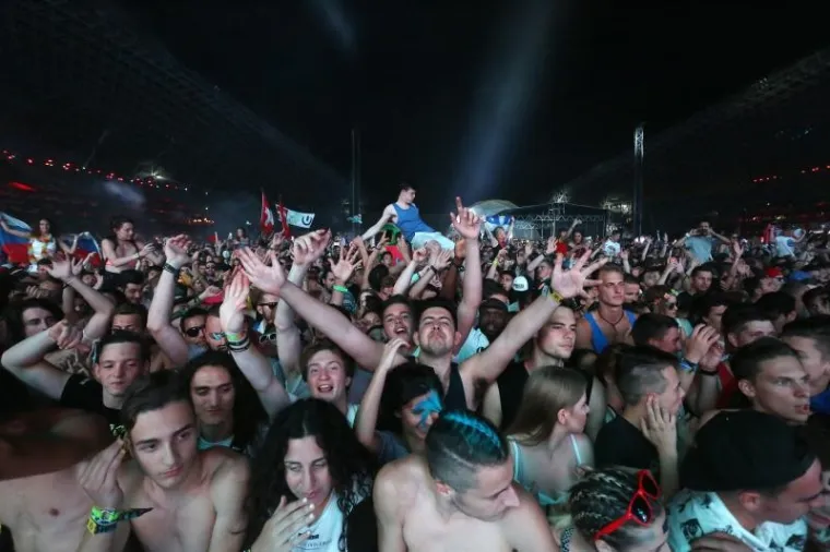 ULTRA ZATVORENA SPEKTAKULARNIM VATROMETOM: Ovako je izgledala zadnja večer velikog partyja u Splitu