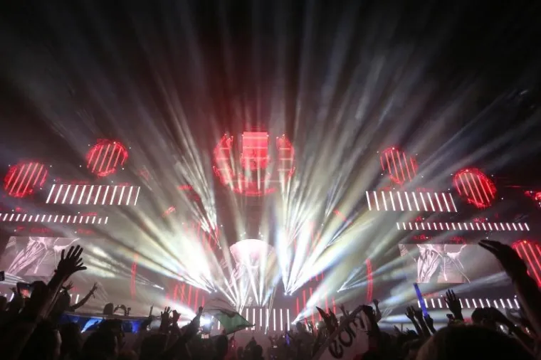 ULTRA ZATVORENA SPEKTAKULARNIM VATROMETOM: Ovako je izgledala zadnja večer velikog partyja u Splitu
