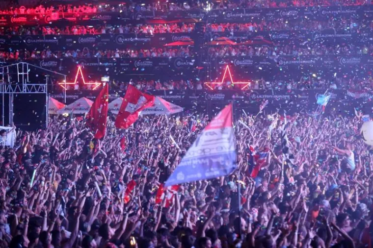 ULTRA ZATVORENA SPEKTAKULARNIM VATROMETOM: Ovako je izgledala zadnja večer velikog partyja u Splitu