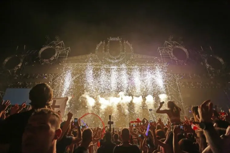 ULTRA ZATVORENA SPEKTAKULARNIM VATROMETOM: Ovako je izgledala zadnja večer velikog partyja u Splitu