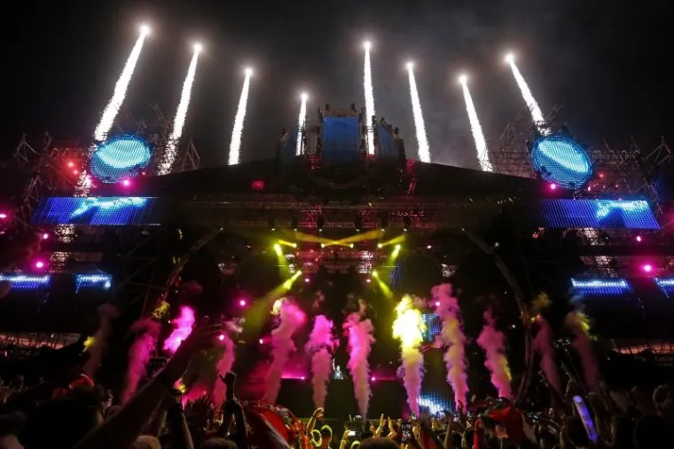 ULTRA ZATVORENA SPEKTAKULARNIM VATROMETOM: Ovako je izgledala zadnja večer velikog partyja u Splitu