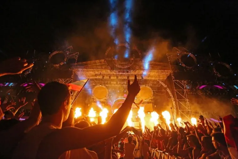ULTRA ZATVORENA SPEKTAKULARNIM VATROMETOM: Ovako je izgledala zadnja večer velikog partyja u Splitu
