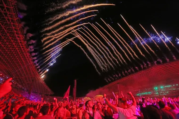 ULTRA ZATVORENA SPEKTAKULARNIM VATROMETOM: Ovako je izgledala zadnja večer velikog partyja u Splitu