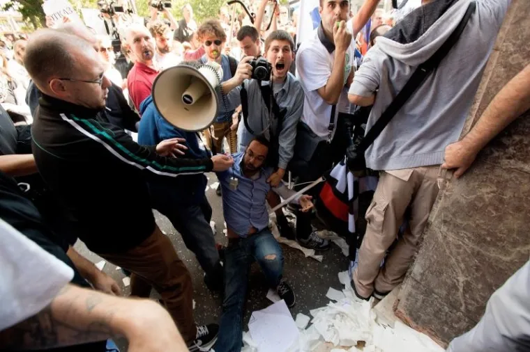 POBUNA NARODA U BEOGRADU: Prosvjednici traže ostavku gradonačelnika