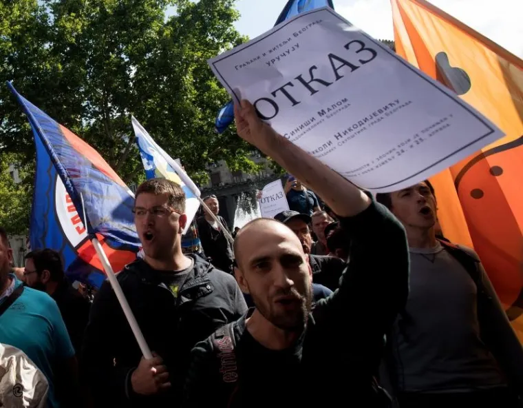 POBUNA NARODA U BEOGRADU: Prosvjednici traže ostavku gradonačelnika