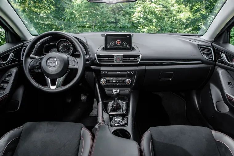 FOTOGRAFIJE NE LAŽU: Mazda 3 je drukčija, temperamentnog izgleda i atraktivnog dizajna