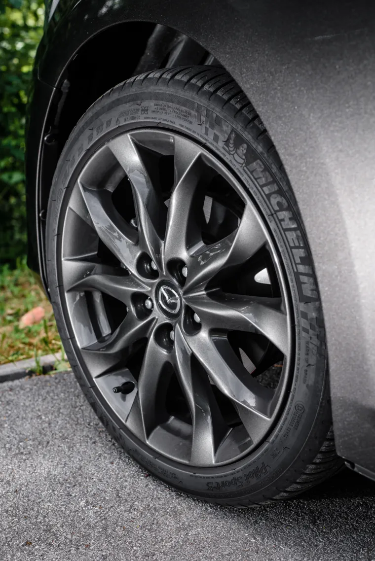 FOTOGRAFIJE NE LAŽU: Mazda 3 je drukčija, temperamentnog izgleda i atraktivnog dizajna
