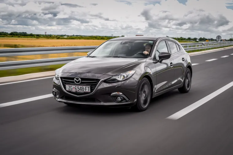FOTOGRAFIJE NE LAŽU: Mazda 3 je drukčija, temperamentnog izgleda i atraktivnog dizajna