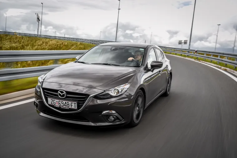 FOTOGRAFIJE NE LAŽU: Mazda 3 je drukčija, temperamentnog izgleda i atraktivnog dizajna