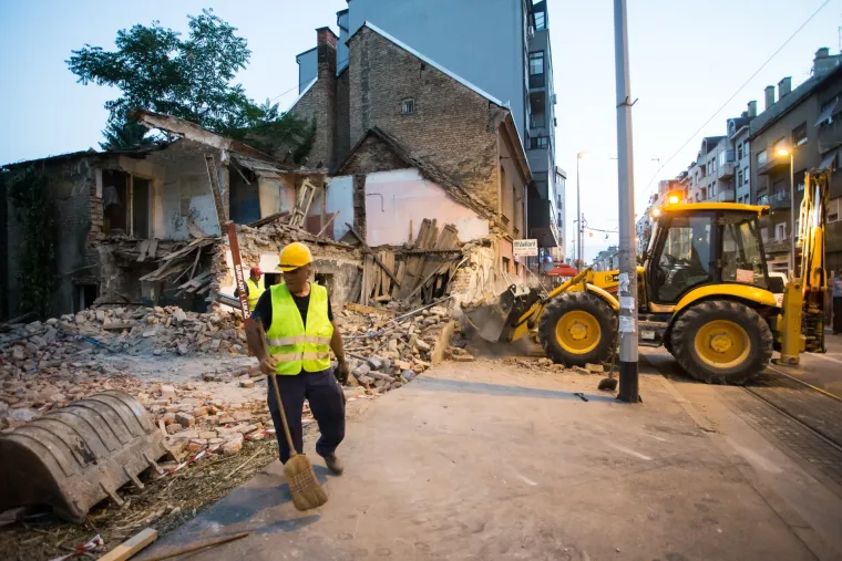 Pad skele u Tratinskoj