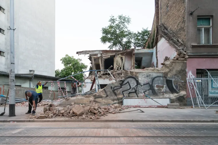 Pad skele u Tratinskoj